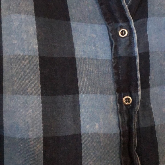 Women’s plaid button down shirt blues slightly distressed fabric modern look L - Picture 4 of 5